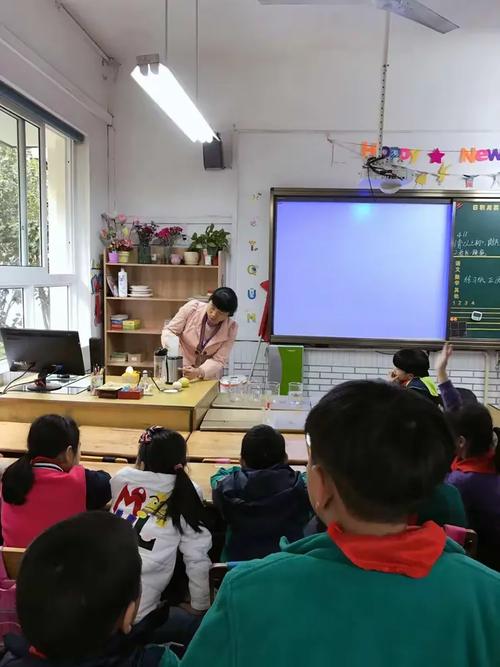 江东中心小学102班"乐学 智学"之家长助教活动